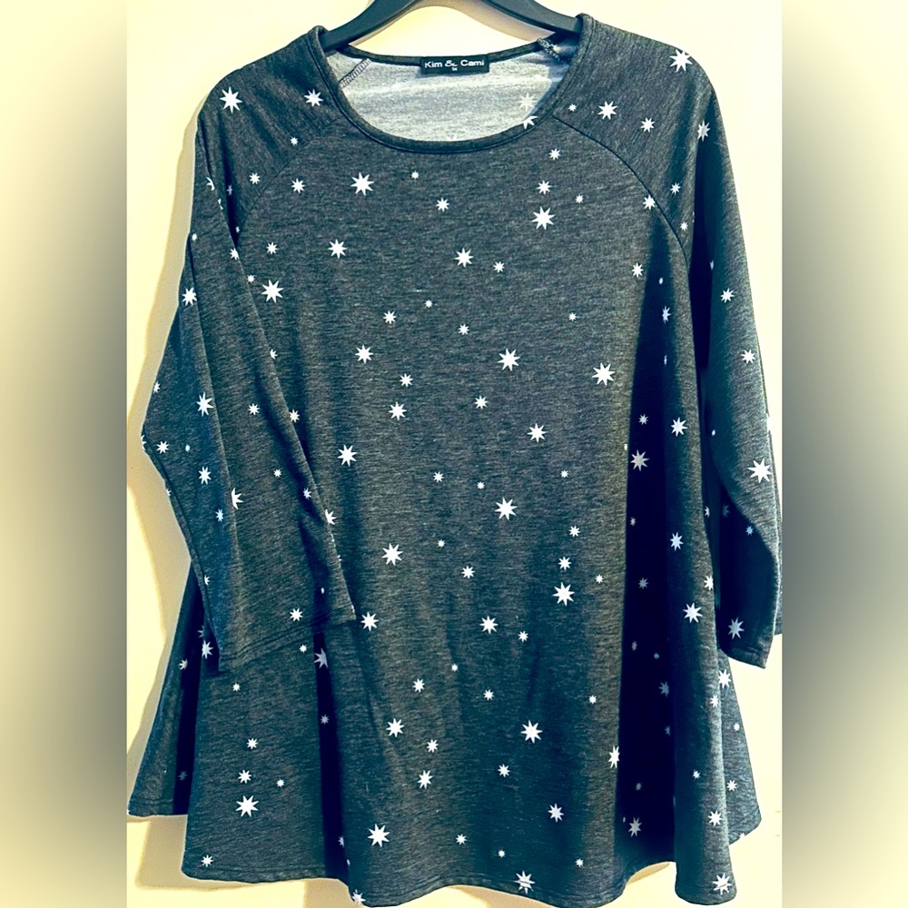 Kim & Cami Woman’s grey and white stars sweatshirt